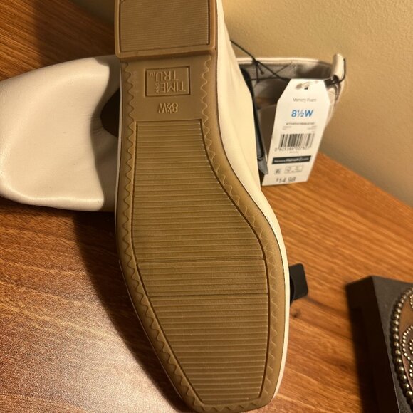 Time and Tru White Memory Foam Flats Size 8.5W NWT - Picture 2 of 3